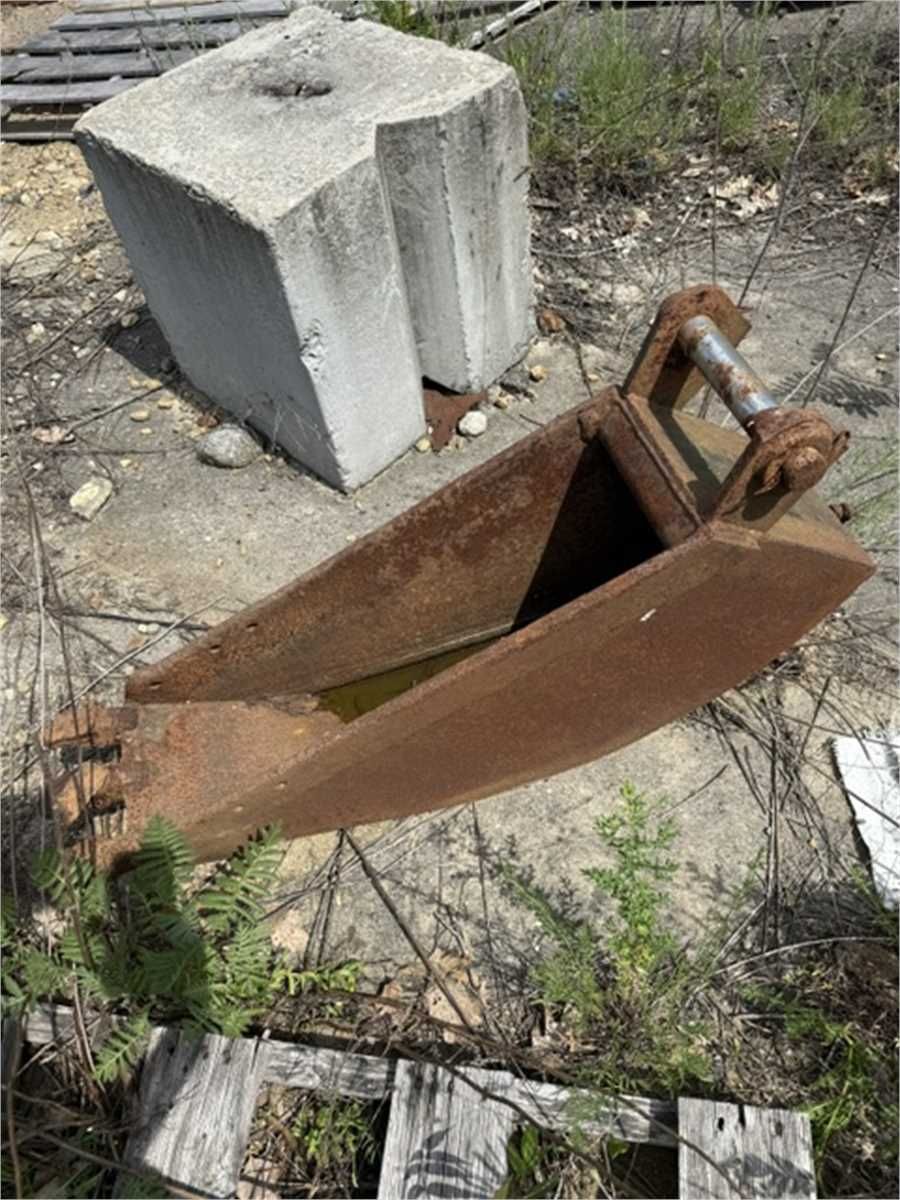 EXCAVATOR TRENCH BUCKET - photo 1