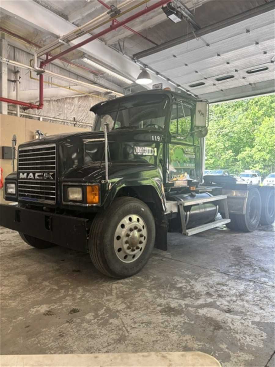 1998 Mack CH613 Day Cab - photo 1