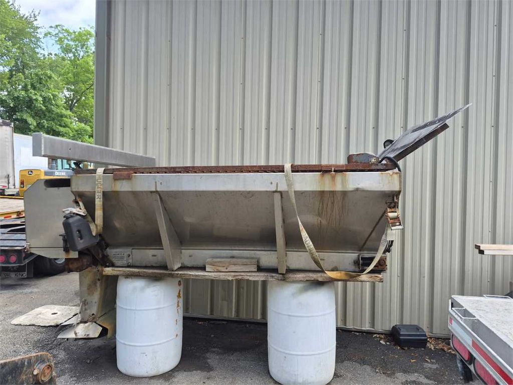 8' V-Box Spreader - photo 1