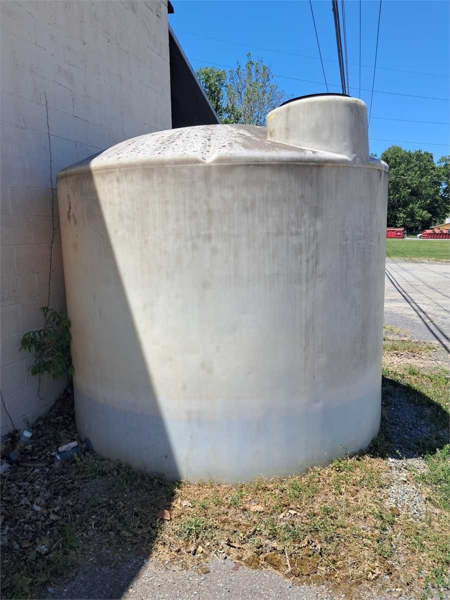 2200-Gallon Poly Tank - photo 1