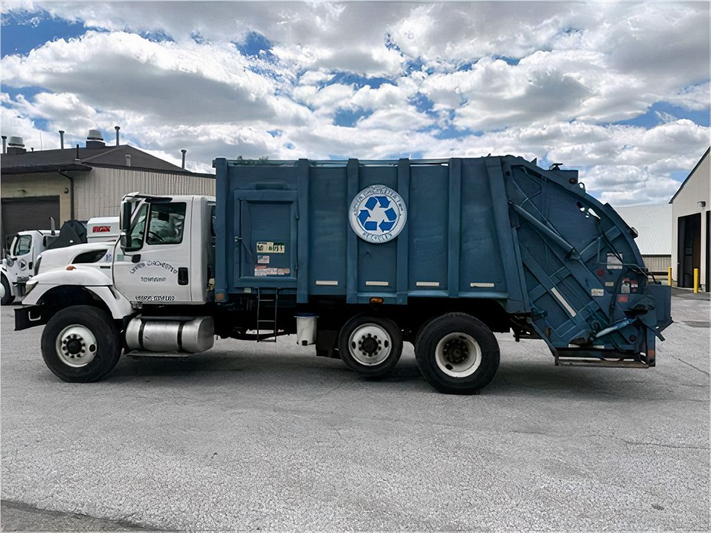 2008 International Sanitation Truck 7400 SBA - photo 1