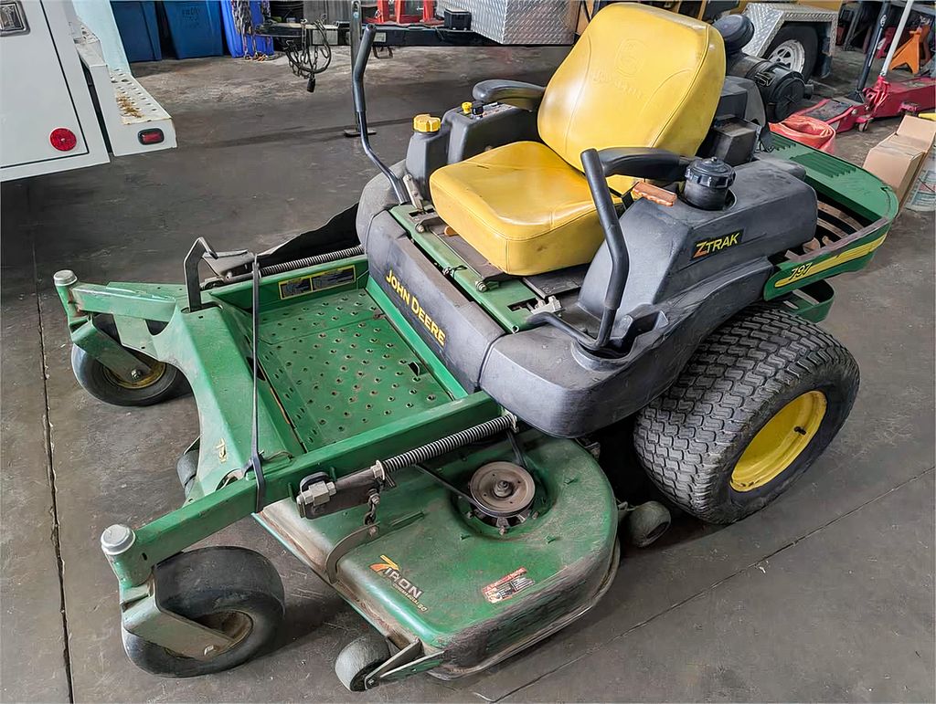 2004 John Deere ZTrak 797 - photo 1