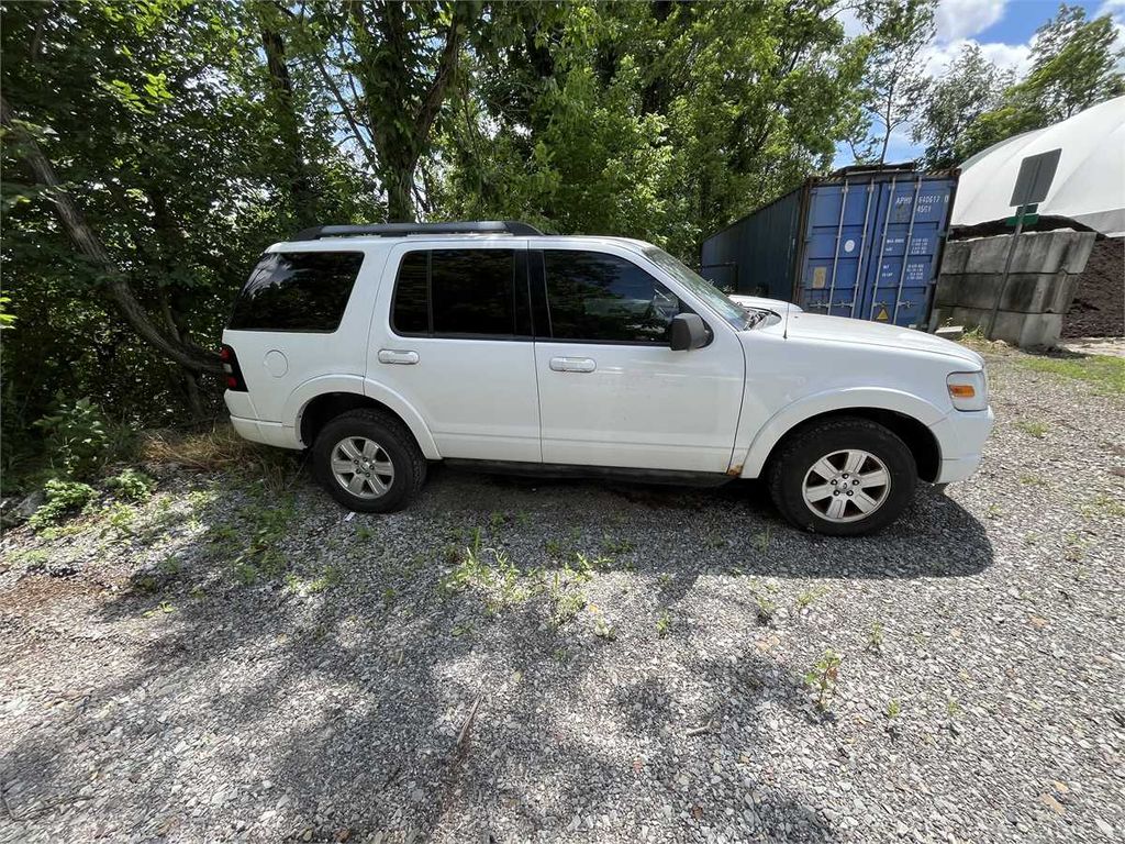 2010 Ford Explorer - photo 1