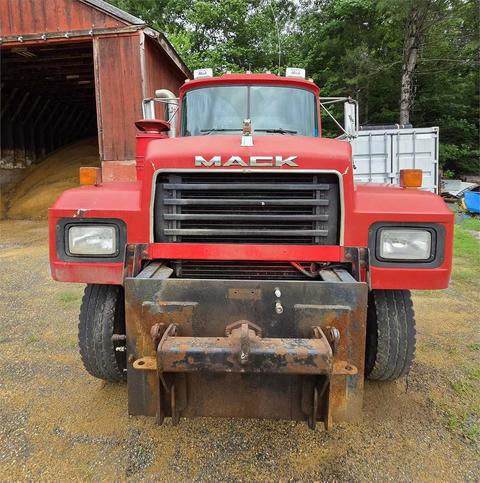2002 Mack RD690P Non-Running - Parts Only