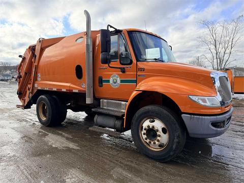 2014 International 400SER – Trash Truck