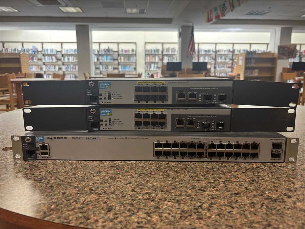 Lot of 3 Network Switches - photo 1
