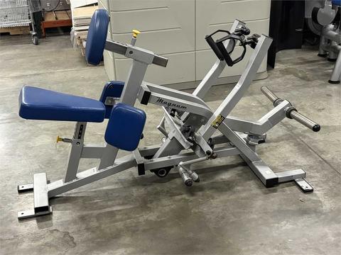 Magnum Fitness Low Row Plate-Loaded Machine