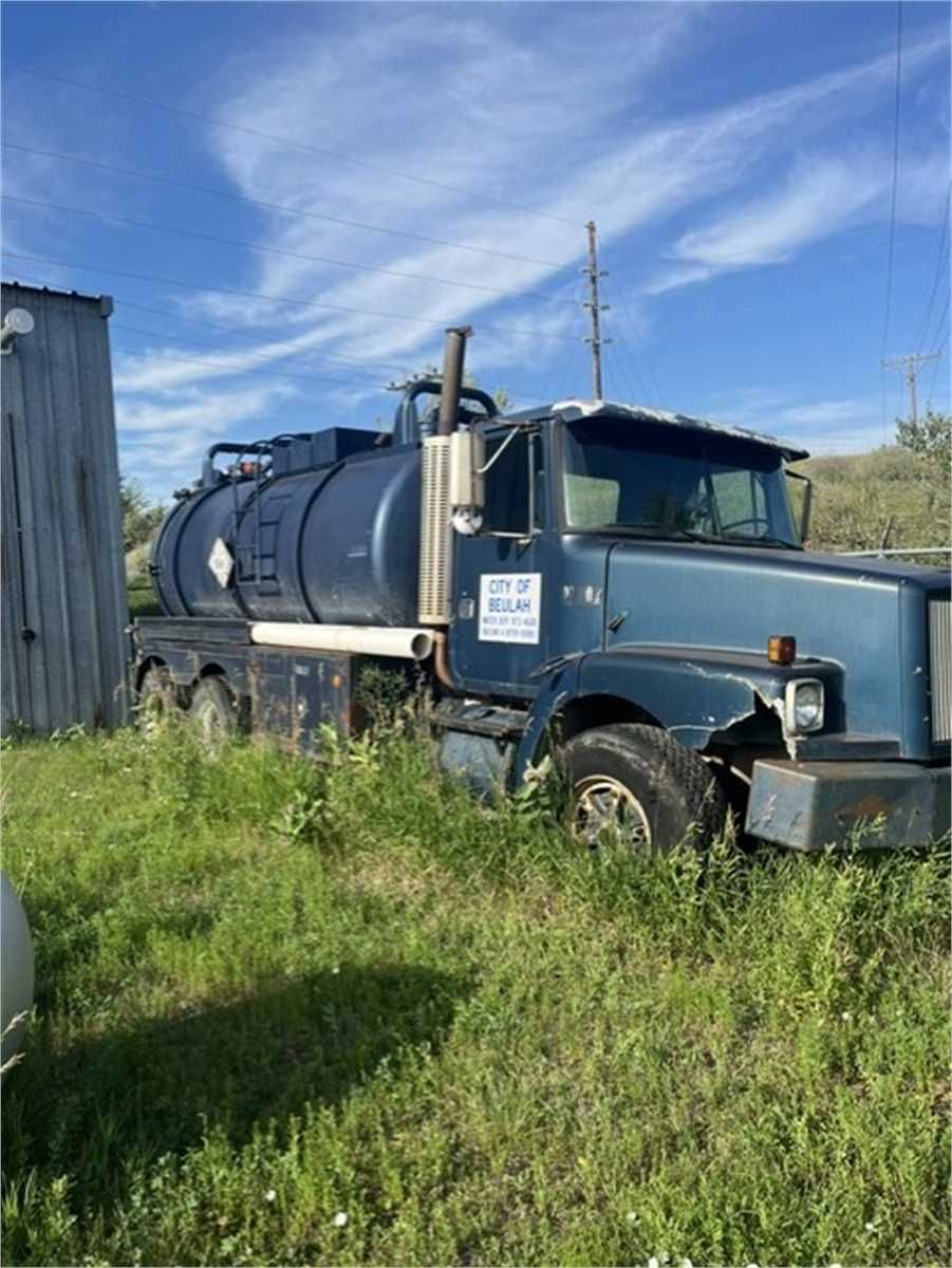 1991 Volvo Vac Truck - Cummins L10-280 and EC2000 Crane - photo 1