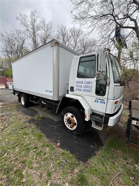 Sterling Truck SC-8000 2006 with Liftgate
