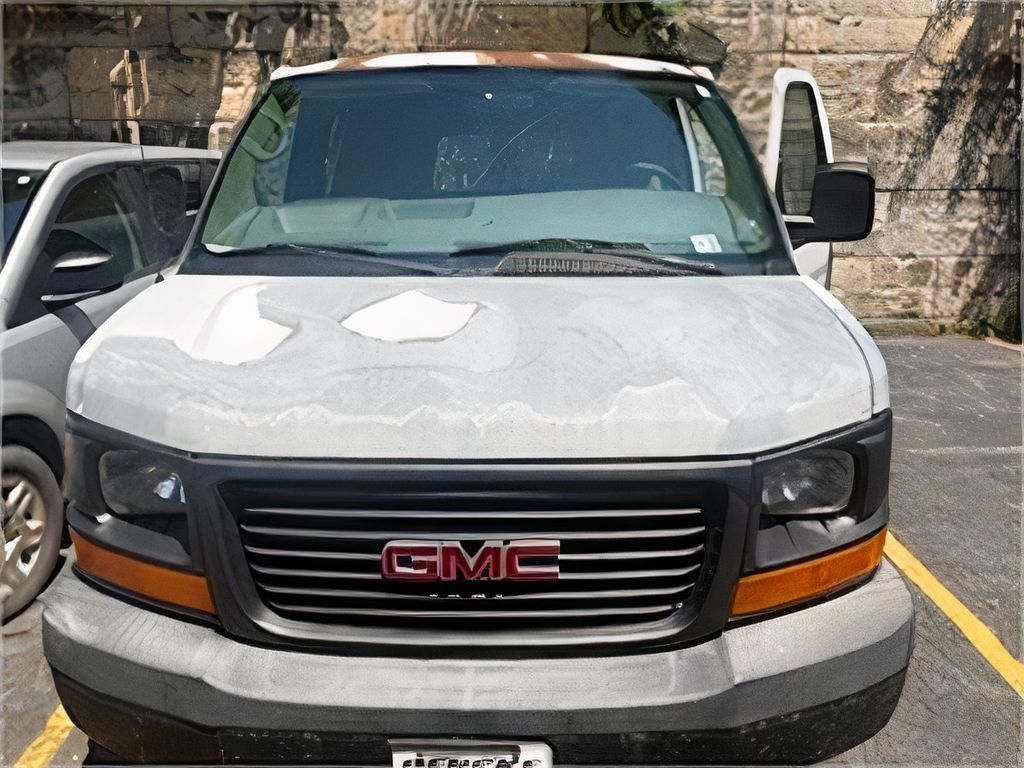 2010 GMC Savanna 2500 Cargo Van - photo 1
