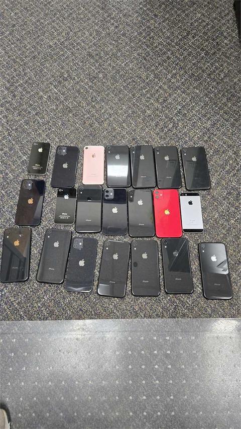 Lot of 22 Apple iPhones (XR, 12, 11, SE, 7 & 4S)