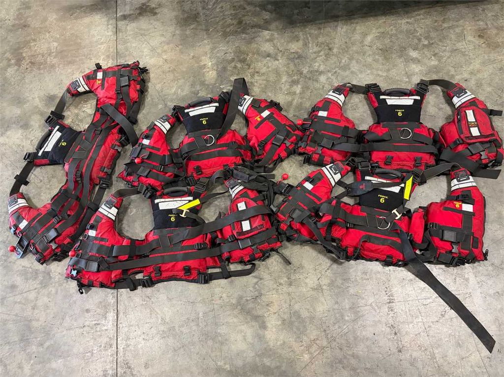 Lot of 5 Force 6 Rescue Life Jackets S/M - photo 1