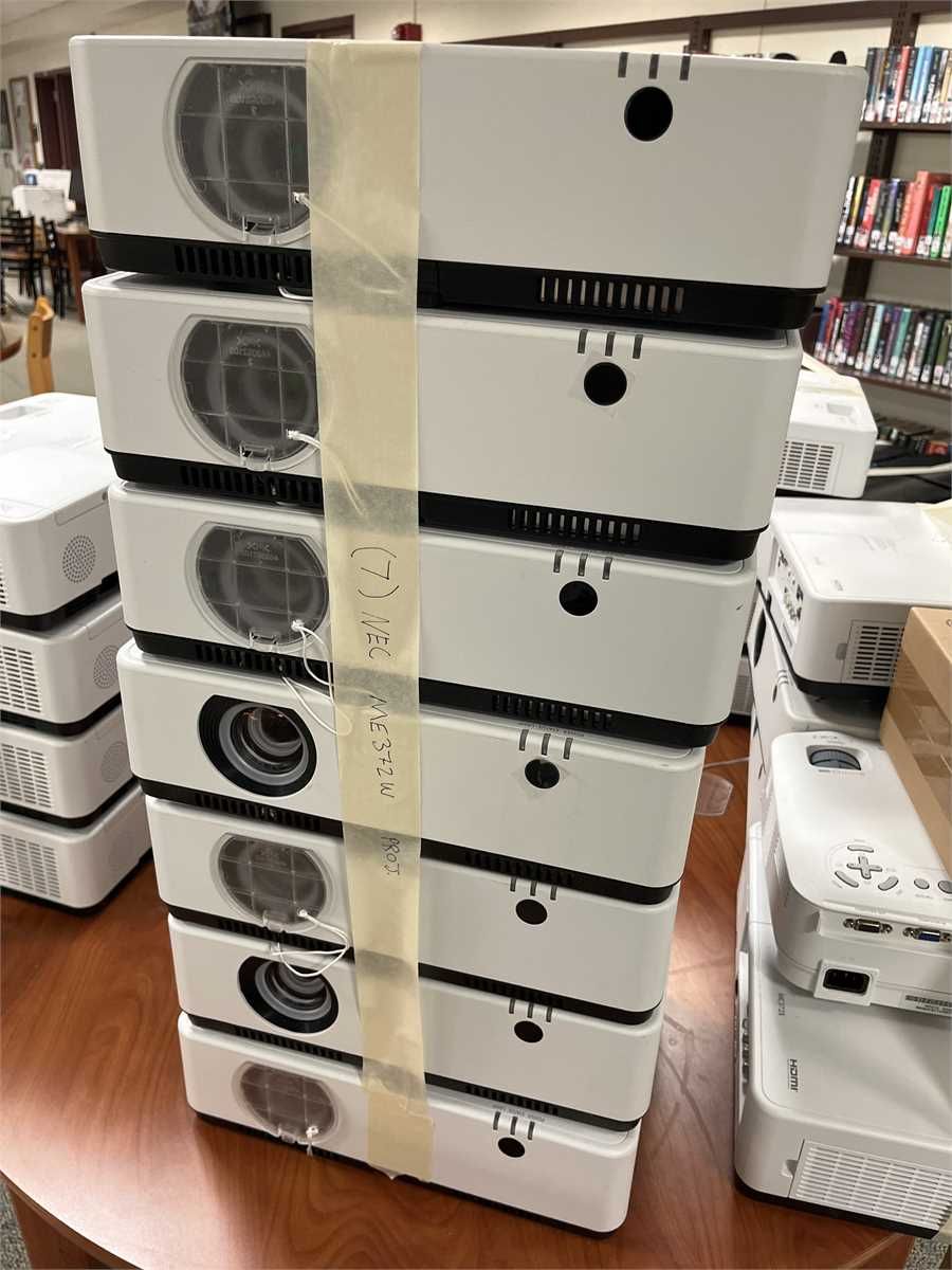 Lot of 7 NEC ME372W Projectors - photo 1