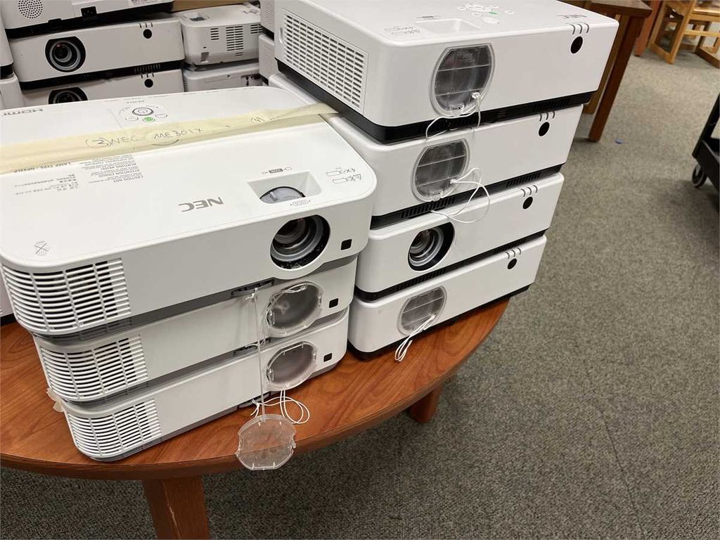 Lot of 7 NEC Projectors - photo 1