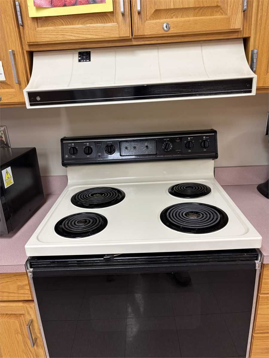 GE Electric Range Oven (Model JBP26GR1AD) - photo 1