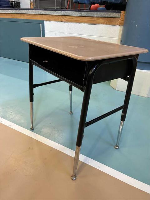 Lot of 16 Elementary School Desks