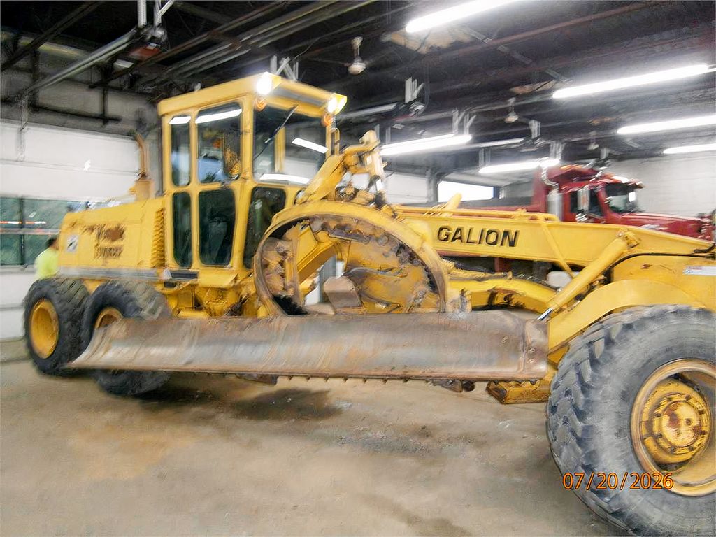 1997 Galion 870C 6-Wheel Drive Grader - photo 1