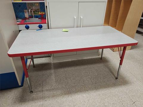 Lot of 3 children's tables