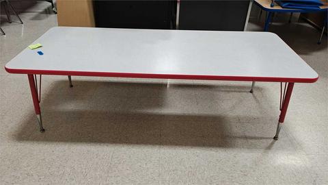 Lot of 2 children's tables