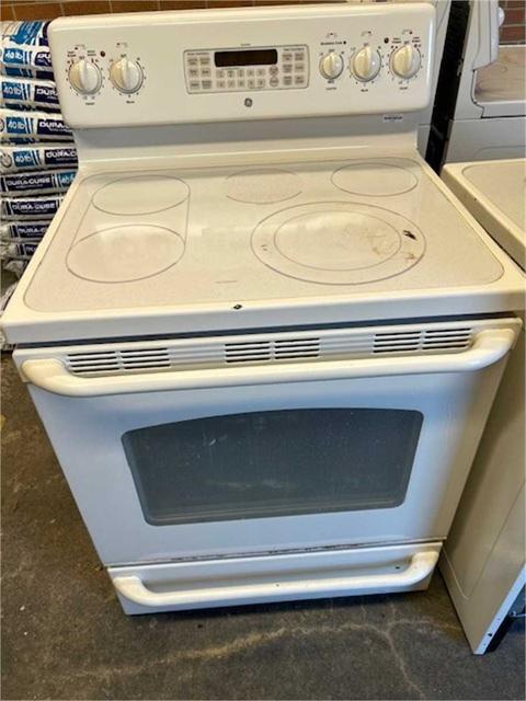 GE Electric Stove