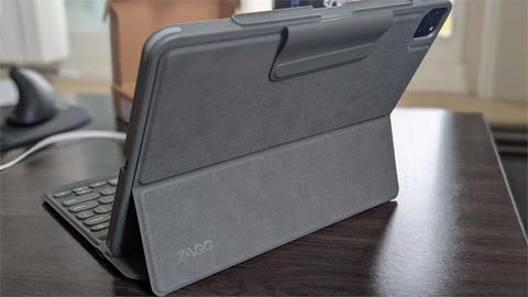Apple iPad Pro 12.9" (5th Gen) 1TB with ZAGG Keyboard Case