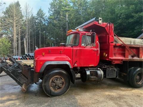 Mack RD690P