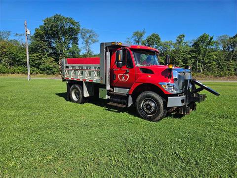 2014 International 7400 10-Ton Dump Truck