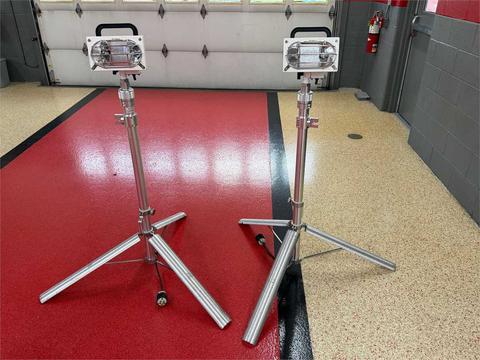 500 Watt Kwik Raze Tripod Lights with Mounting Brackets