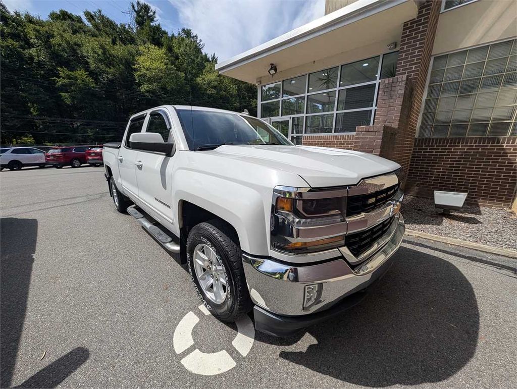 2017 Chevrolet 1500 4x4 LT Crew Cab 5.5' Bed - photo 1