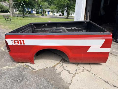 2008 Ford F350 8FT Truck Bed and Fiberglass Truck Cap