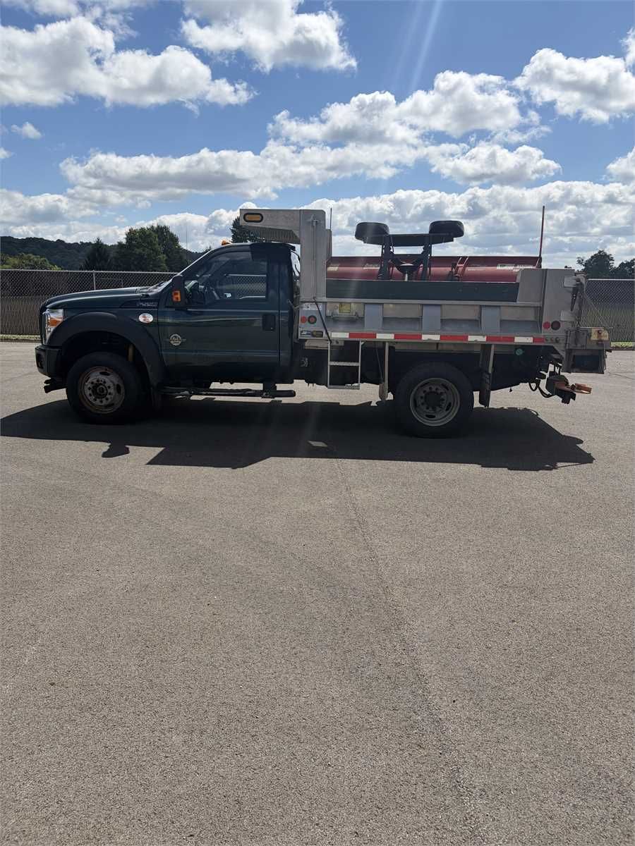 2011 Ford F550 Dump - photo 1