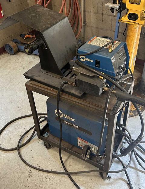 Miller Welder Unit Invision 304P with 60 Series Spool Gun