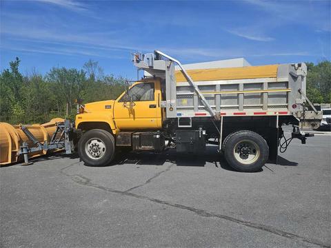 2002 GMC 8500 w/ 3126 Caterpillar 7.2L Engine