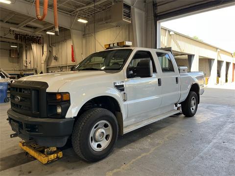 2009 Ford F350 Crew Cab V10 4x4 Pickup