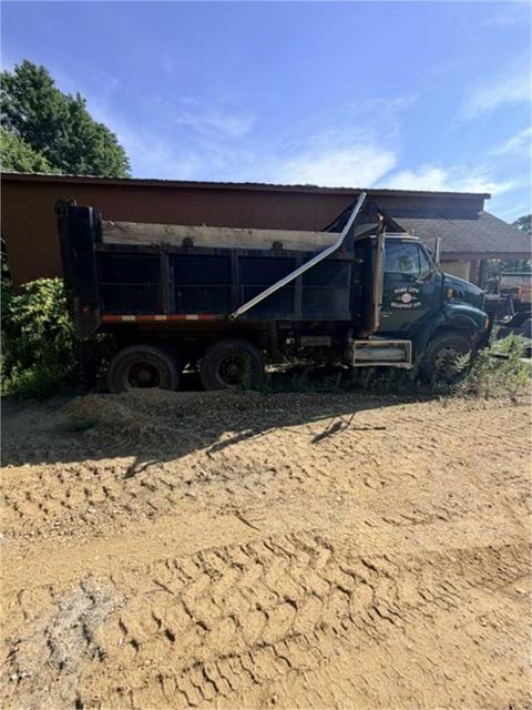 2009 Sterling L9500 All-Season Dump Truck