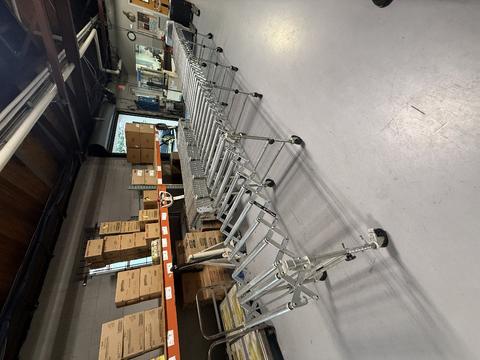 EXPANDABLE ROLLER CONVEYOR