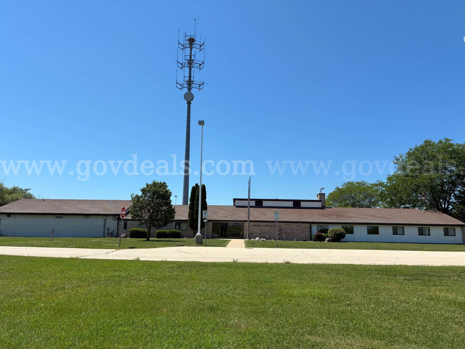 Former State Patrol Building in Fond du lac, WI on 4.292 Acres, a US government surplus lot with no bids, in Fond Du Lac, WI