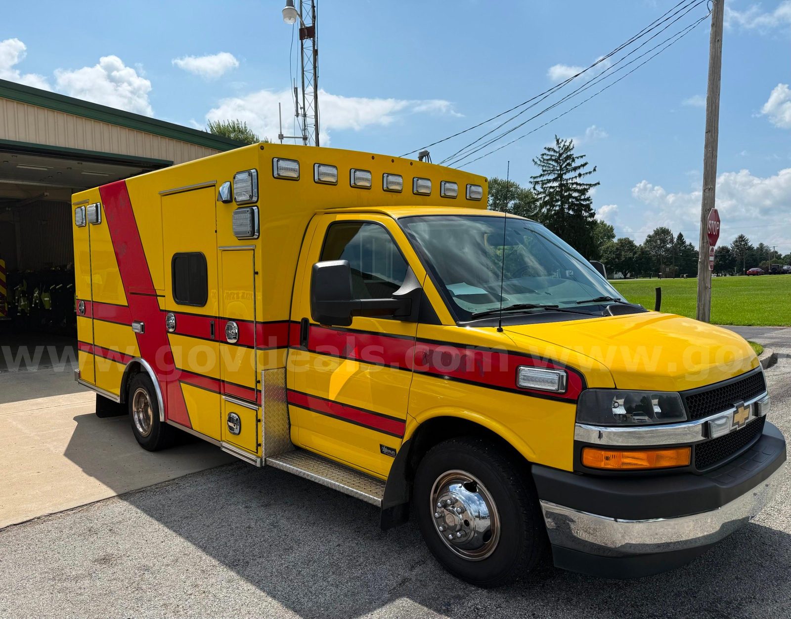 2020 GMC Braun Ambulance Type III, a US government surplus lot with no bids, in Springfield, OH