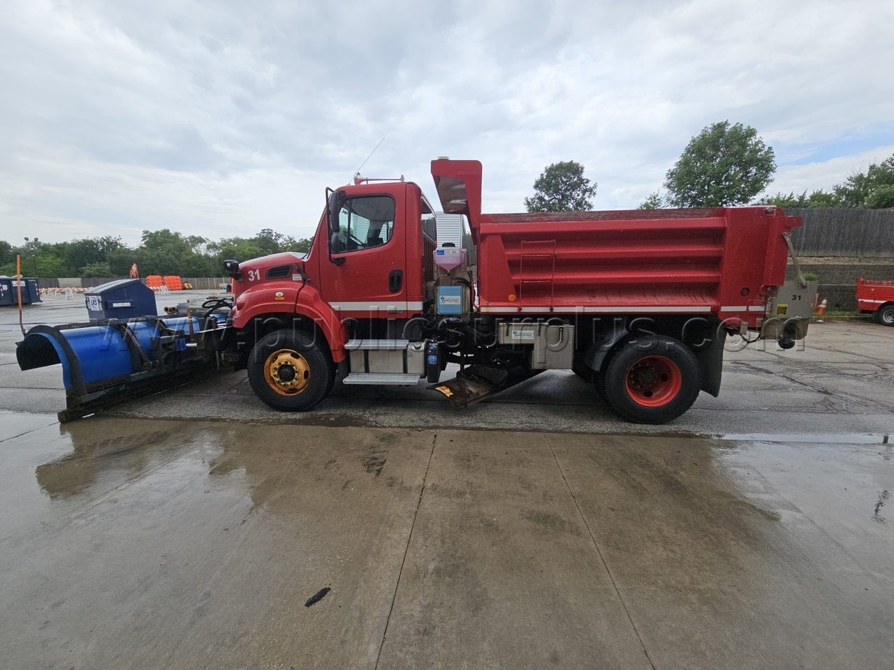 2012 FREIGHTLINER M2 106 SNOW PLOW DUMP/TRUCK, a US government surplus lot with no bids, in Schaumburg, IL