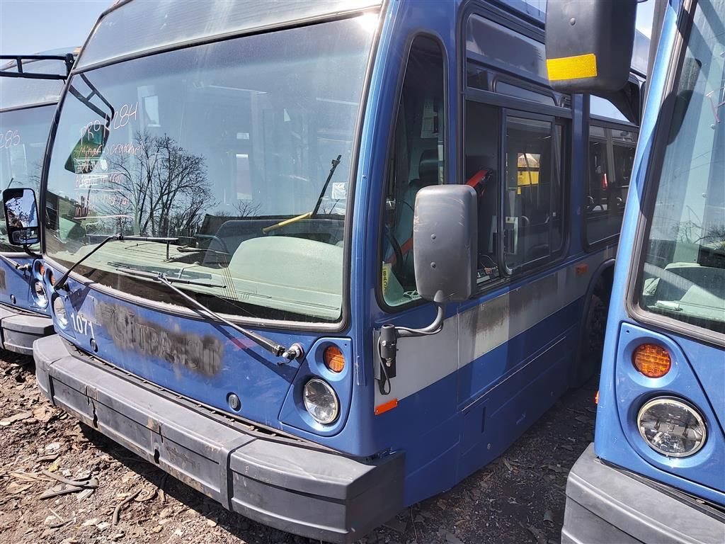 2010 NovaBus LFS Articulated — photo 1