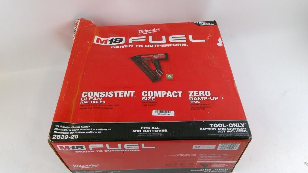 Milwaukee 15 Gauge Finish Nailer — photo 1