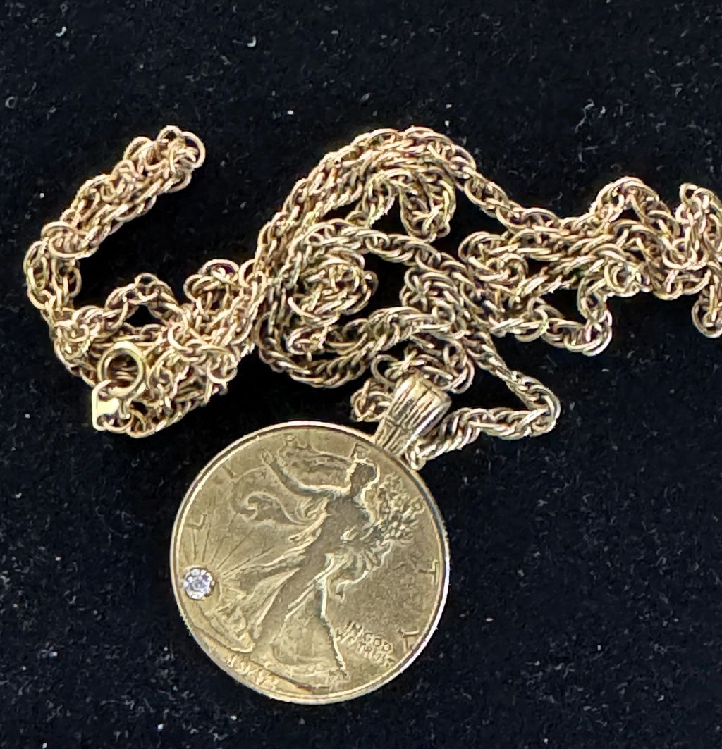 1942 90% SILVER GOLD PLATED HALF DOLLAR WITH IMPLANTED JEWEL, ON A 28" GOLD TONED CHAIN β photo 1
