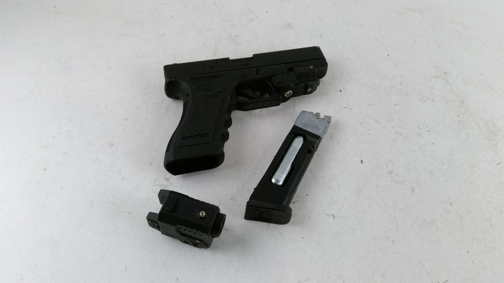 Glock 17 Airsoft Pistol — photo 1