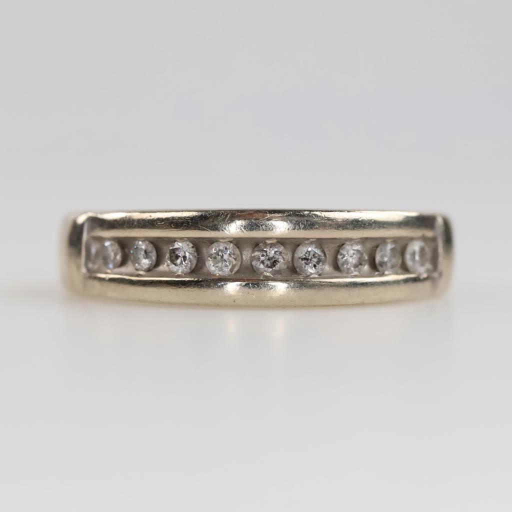 10kt Gold Diamond Band — photo 1