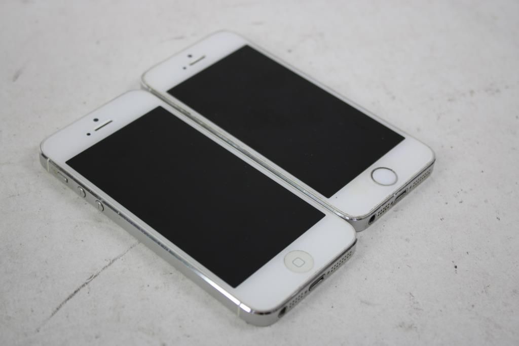Apple IPhone Lot, 2 Pieces, Sold For Parts — photo 1