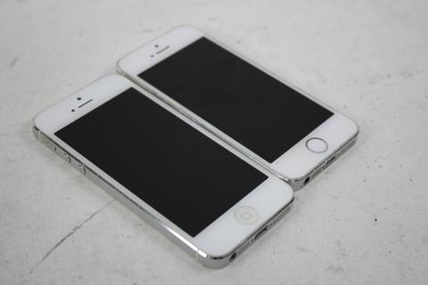 Apple IPhone Lot, 2 Pieces, Sold For Parts
