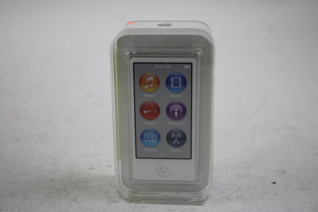 Apple IPod Nano 7th Gen,16GB, Silver — photo 1