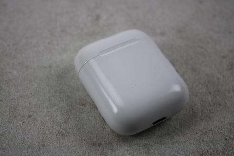 Apple AirPods With Charging Case