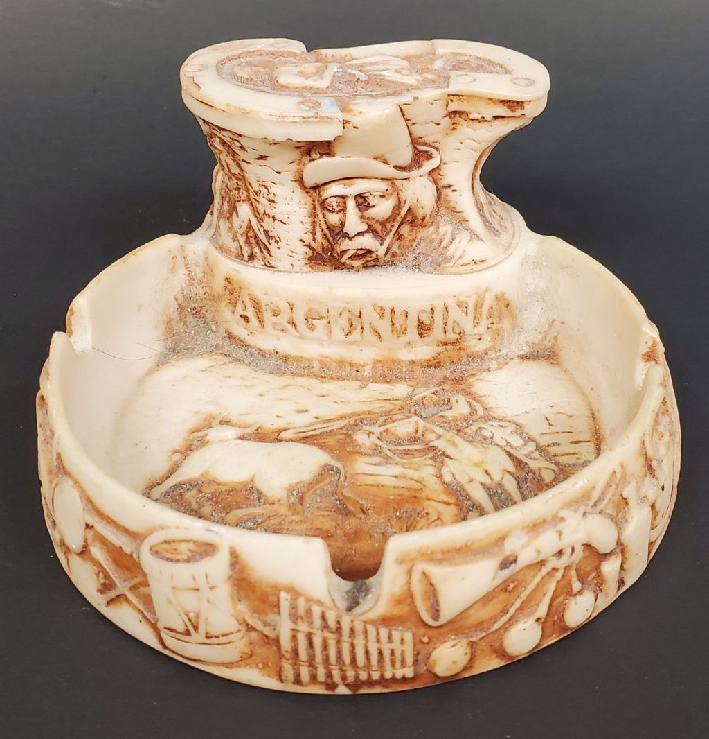 Vintage Hand Carved Argentina Gaucho Steer Scene Resin Ash Tray — photo 1