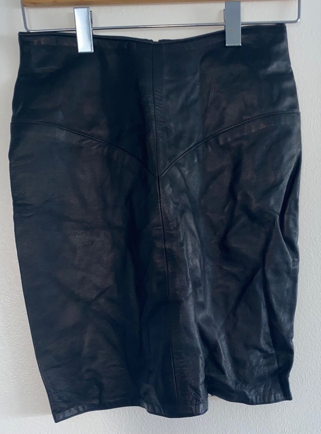 Magique Women's Leather Skirt Retail $250.00 Size 7/8 — photo 1